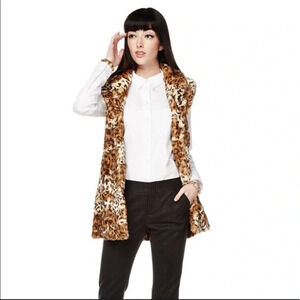 Alice + Olivia Faux leopard Fur Print Sleeveless Vest Size XS mobwife oversized